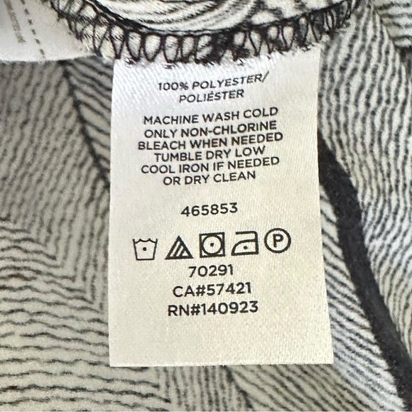 LOFT black & white leaf pattern criss cross front flutter sleeve romper size 10 - Picture 8 of 8